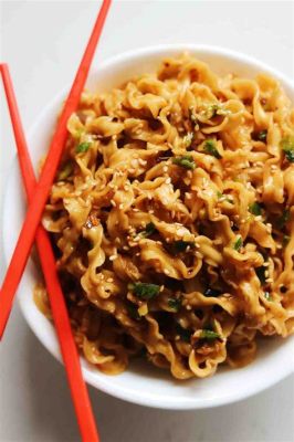  Jinzhong Knife-Cut Noodles: Are You Ready for a Culinary Symphony of Tangy Spice and Tender Noodle Texture?