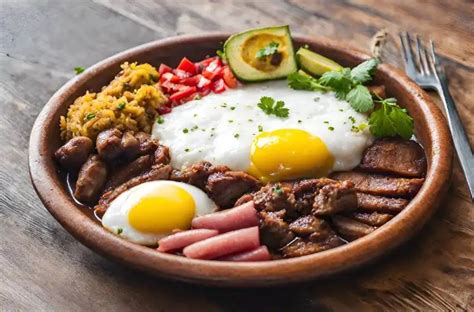  Bandeja Paisa? A Symphony of Savory Indulgence and Comfort Food Heaven!