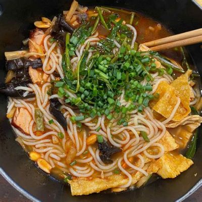  Snail Noodles with Spicy Sauce Can Bring You Both Tangy Delight and Lip-Numbing Heat!